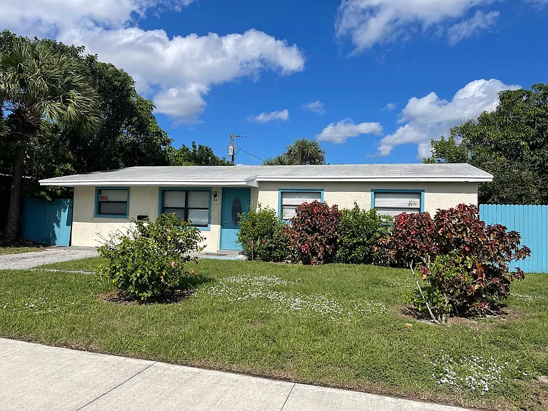 1650 W 12th Ct — Photo 15