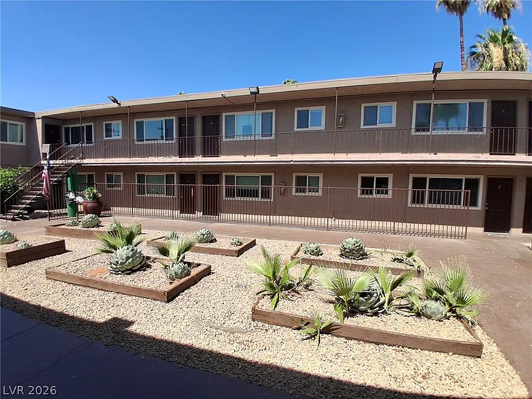 2100 Sunrise Ave #6 — Photo 1