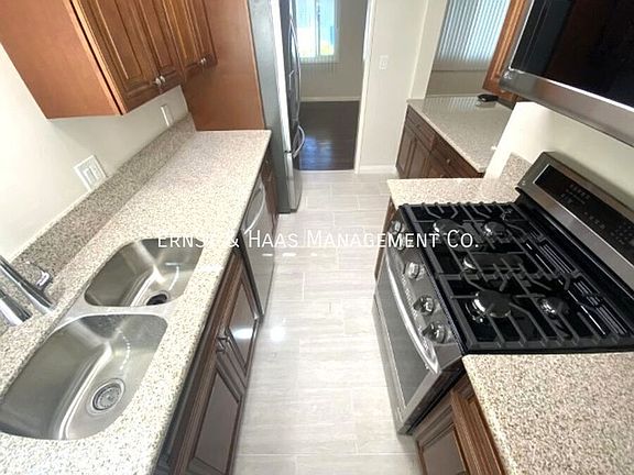 5th image of 1038 E Carson St APT 6