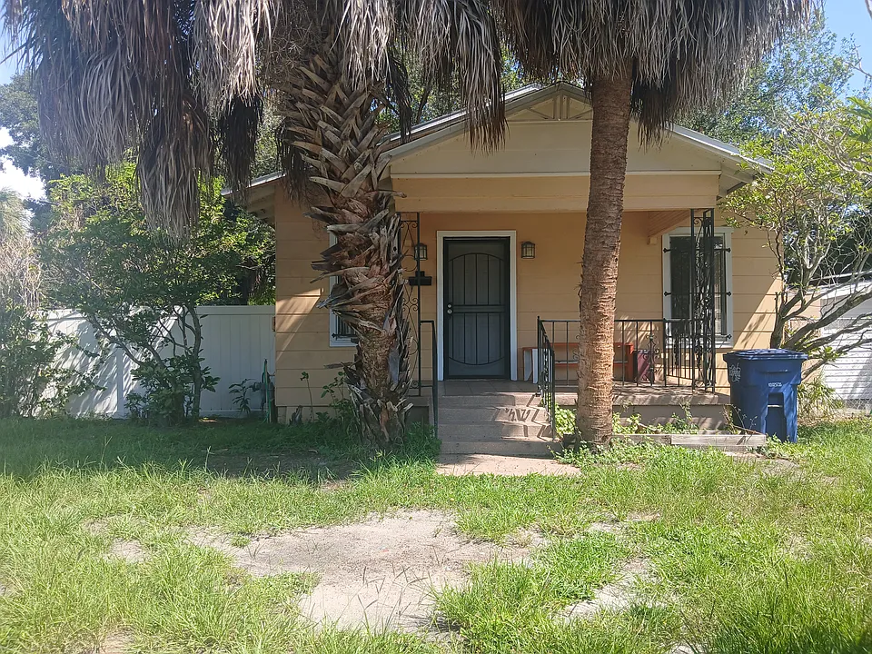 1302 E 26th Ave