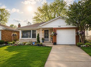7810 Kilbourn Ave, Skokie, IL 60076