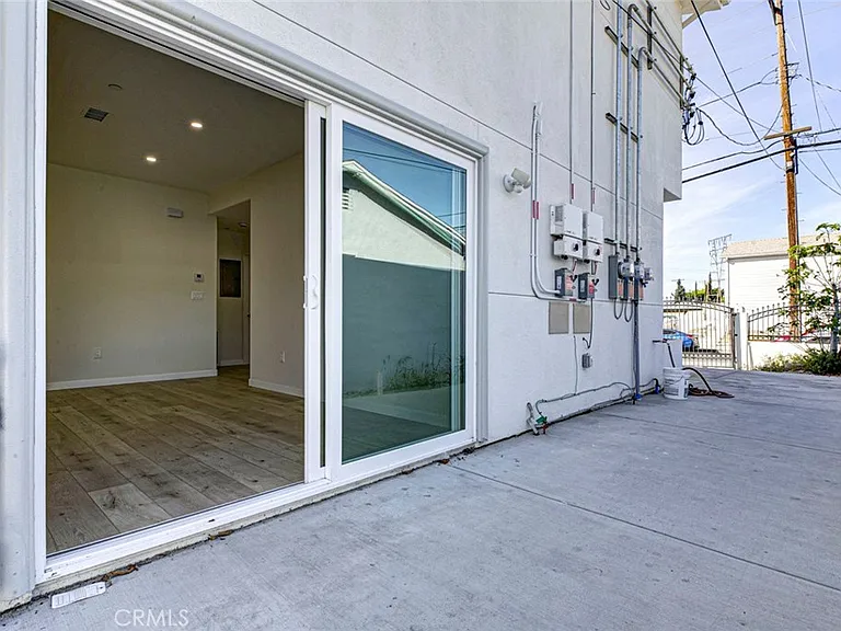 7408 Radford Ave — Photo 21