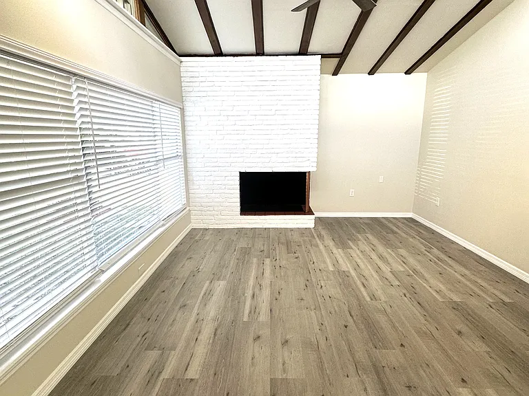 102 Herring St — Photo 4