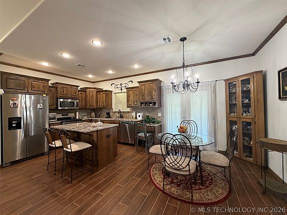 2nd image of 803 Julie Ave