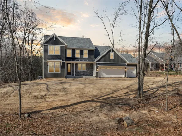 6409 N Shore Cv, Richland, MI 49083
