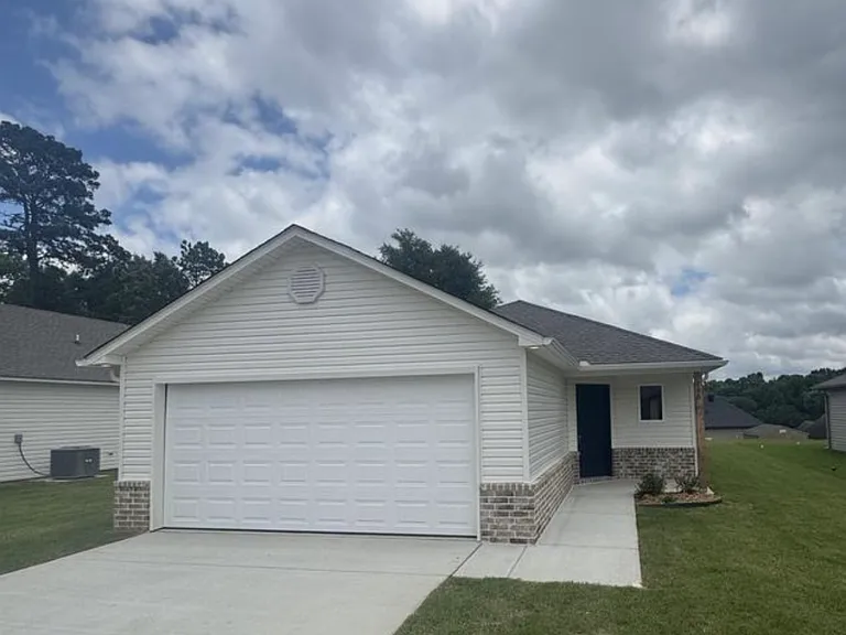 786 Gussy Ln — Photo 1