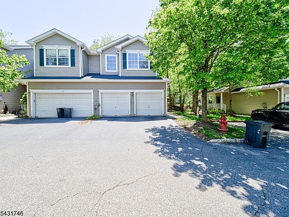 2nd image of 10 Cypress Ct
