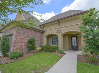 308 Flora Springs Dr, Youngsville, LA 70592