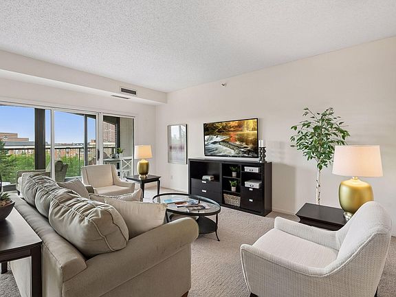 3rd image of 1201 Yale Pl APT 403