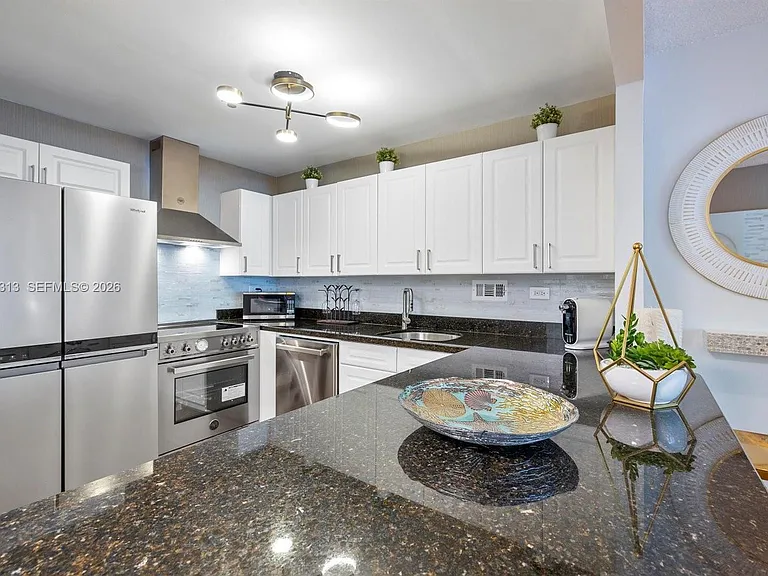 2301 Collins Ave #421 — Photo 14