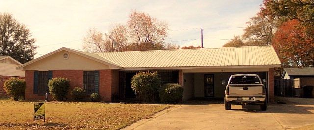 1st image of 1753 Holly Ln