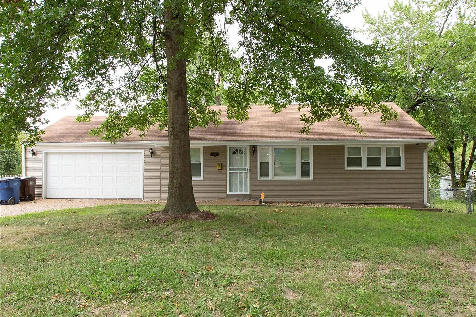 616 Superior Dr photo 1