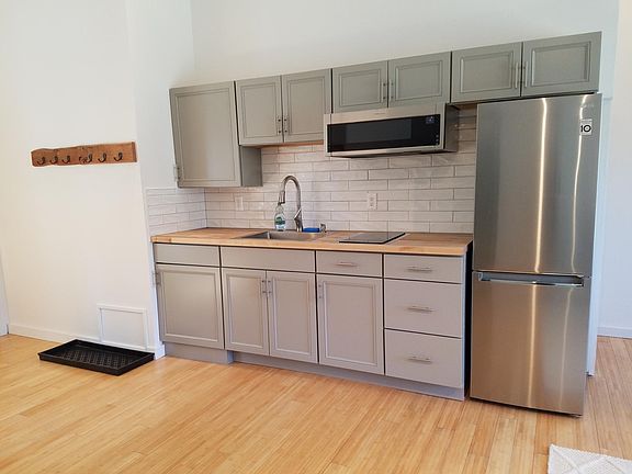 Brand new, fully equipped kitchen.