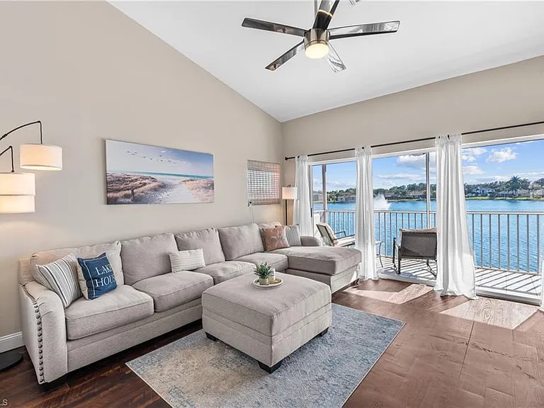 541 Windsor Sq #9 — Photo 4
