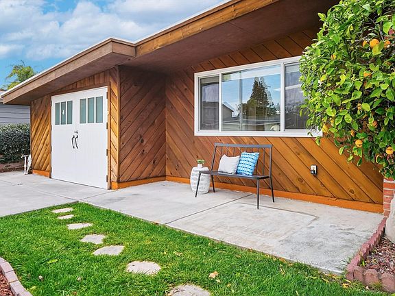 5th image of 638 Woodhams Rd