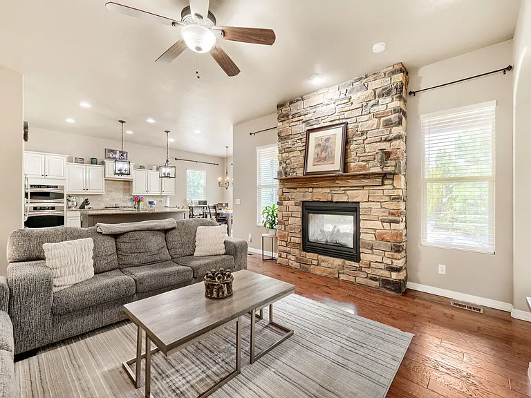 6134 Rennert Dr — Photo 11