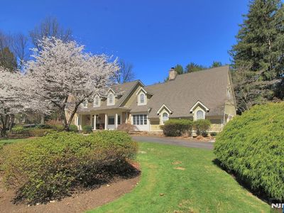855 Old Mill Rd, Franklin Lakes, NJ, 07417