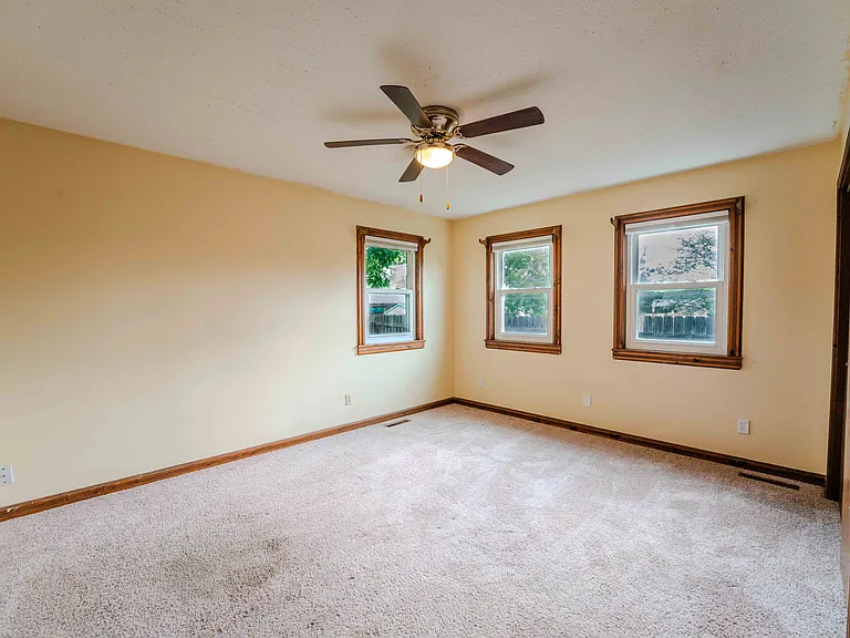225 Parker Dr — Photo 17