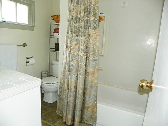 5th image of 914 S 2nd St
