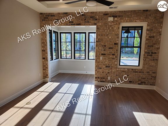 3rd image of 1202 Windsor Sq