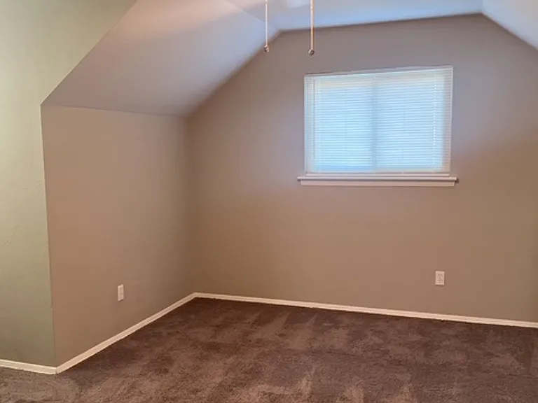 201 Straw Rd — Photo 38