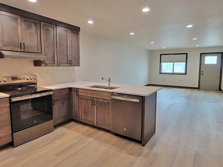 629 11th Avenue Apartments — Photo 15