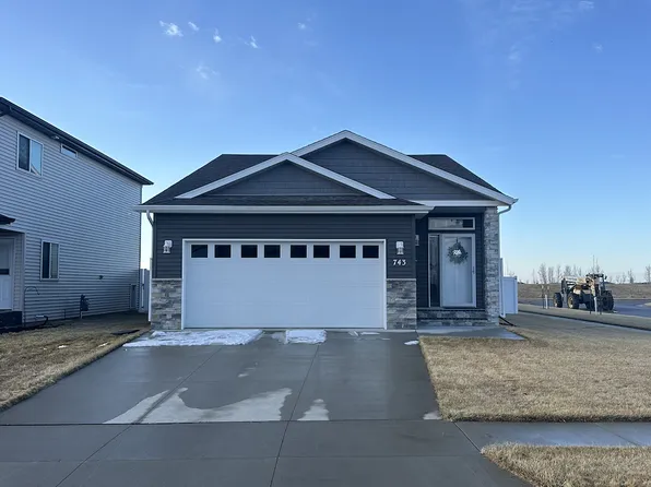 743 2nd Ave, Horace, ND 58047