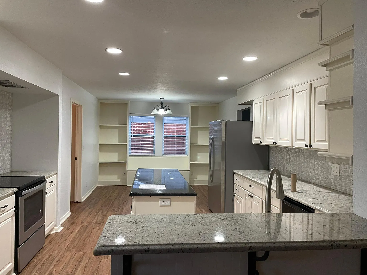 6801 N Saint Clair Ave — Photo 4