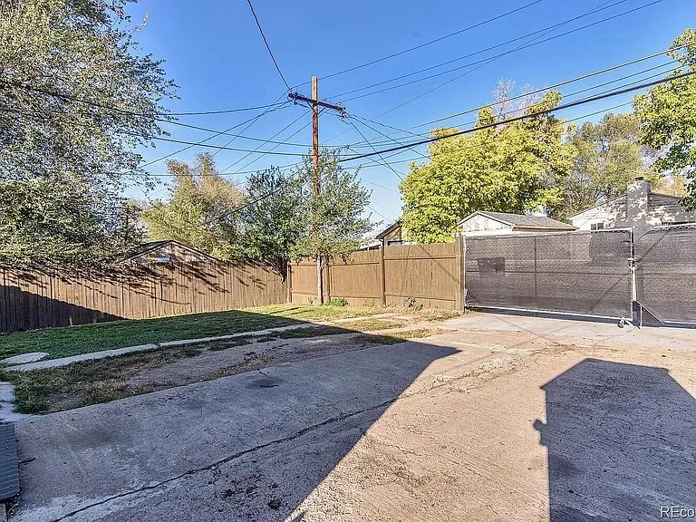 858 Quitman St — Photo 15