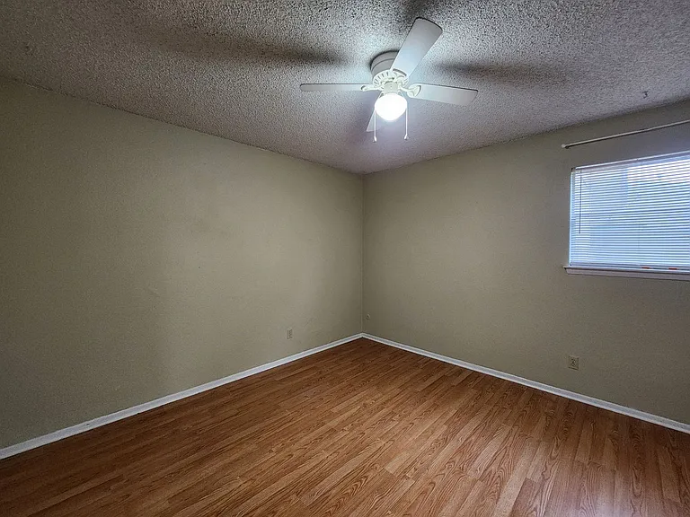 317 Briarwood Dr — Photo 16