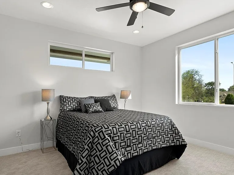 2525 W Wesley Ave — Photo 23