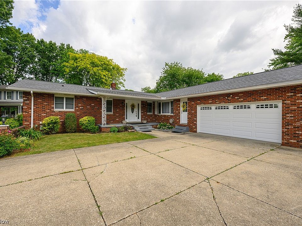 1st image of 876 Foxglove Cir