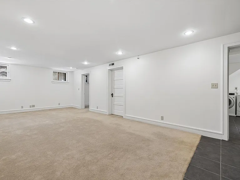 2277 Ivanhoe St — Photo 16