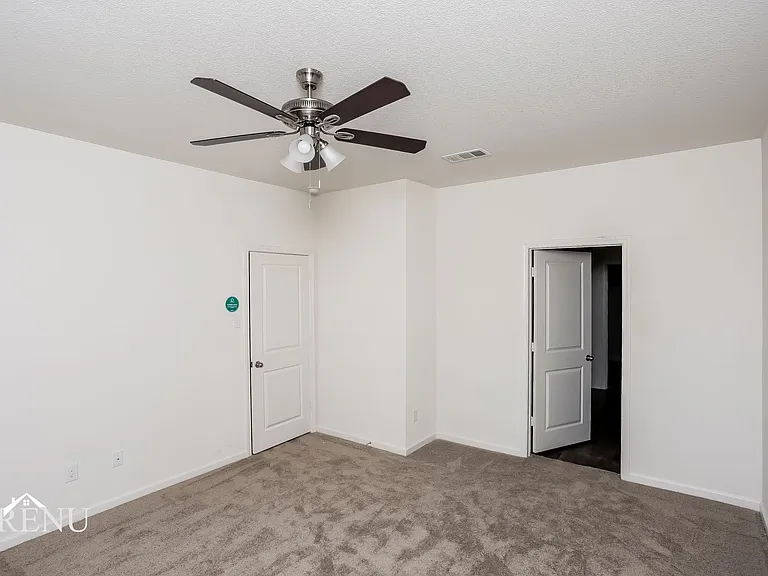 692 Wellington Dr — Photo 36