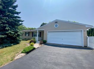 24 Fern Castle Dr, Rochester, NY 14622