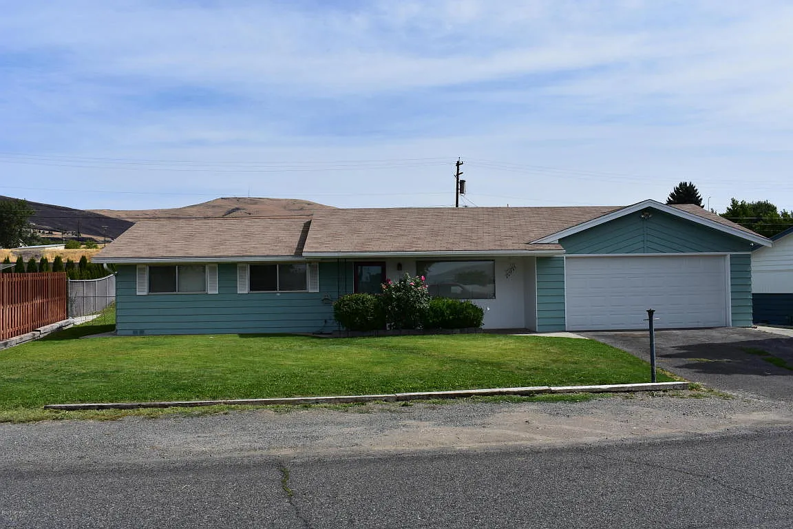 3905 Mountainview Ave photo 1