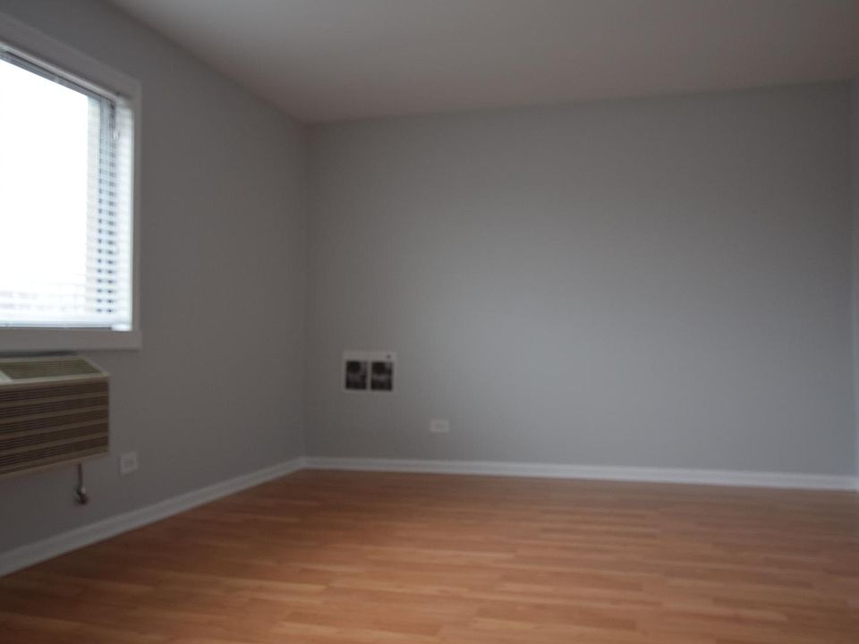 1st image of 7540 N Winchester Ave