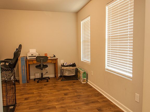 4th image of 105 Brent Ct