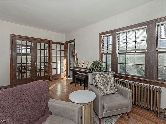 5th image of 19231 Locherie Ave