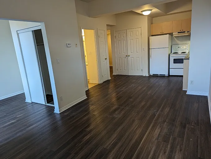 505 Simcoe St S #101 — Photo 8