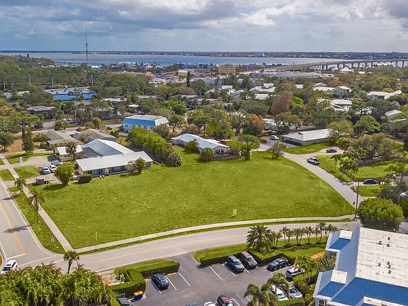 5th image of 933 & 943 NW Spruce Ridge Drive