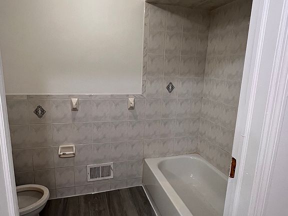 3rd image of 107 Stuyvesant Ave Floor 1