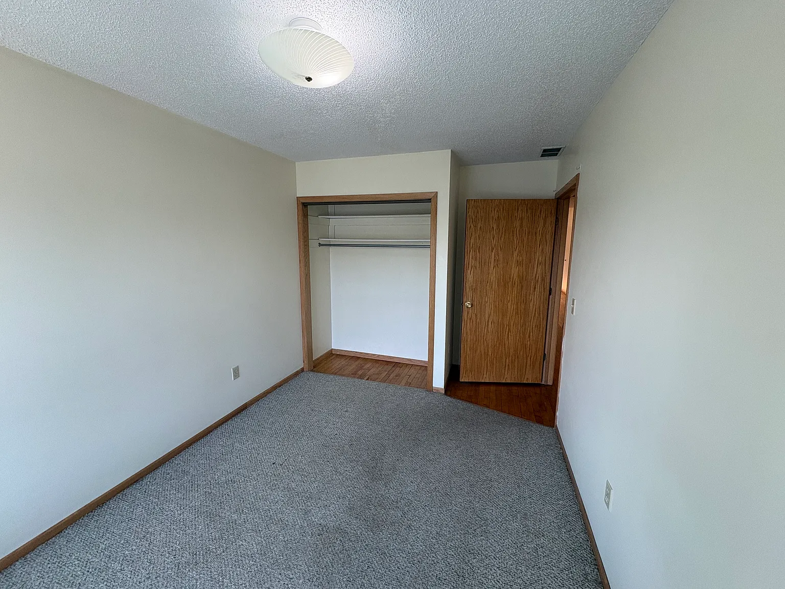2 bed, $900 — Photo 3