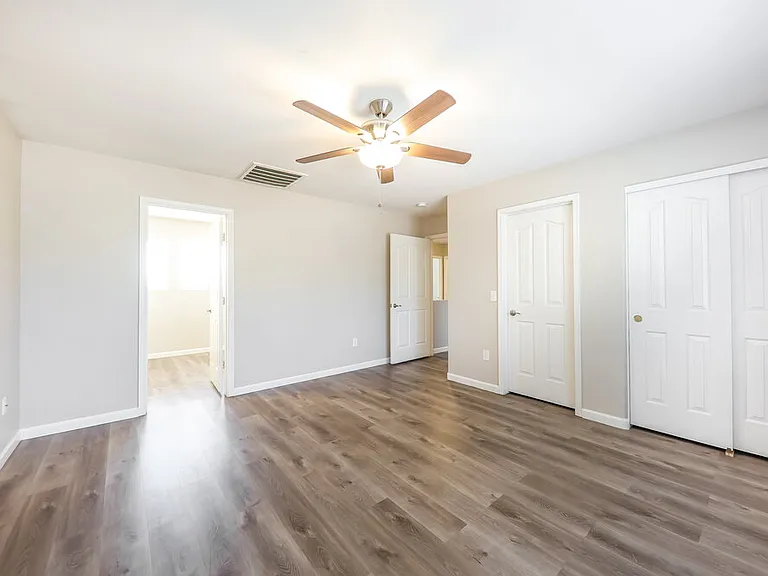 1306 S 119th Dr — Photo 10