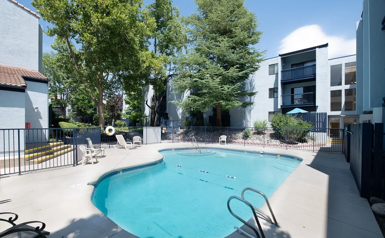 1 bed, 656 sqft, $1,300 — Photo 2