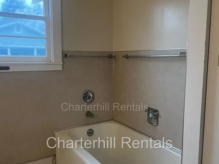 122 S Main St — Photo 3