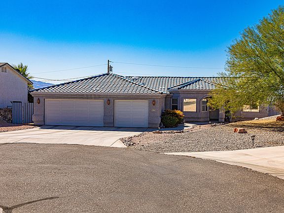 3rd image of 3175 Iroquois Cir