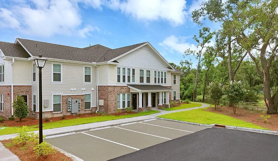 Marsh Pointe — Photo 3