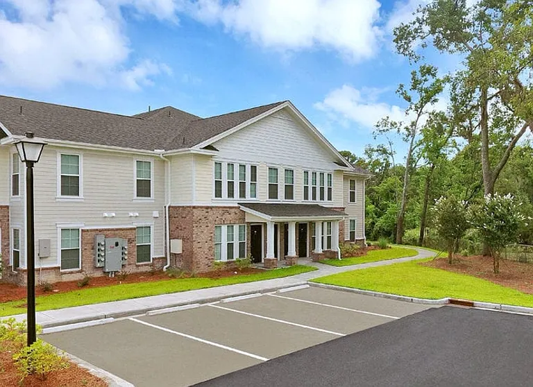 Marsh Pointe — Photo 3