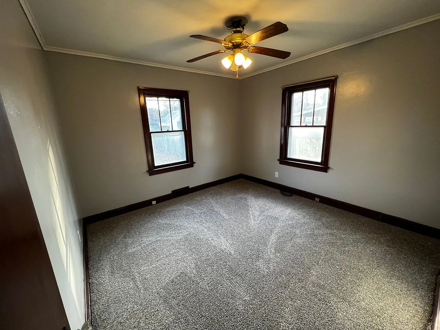 HM 1611 W High — Photo 4